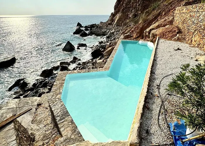 Beachfront Cliff House - Private Σπίτι διακοπών Αλάνια