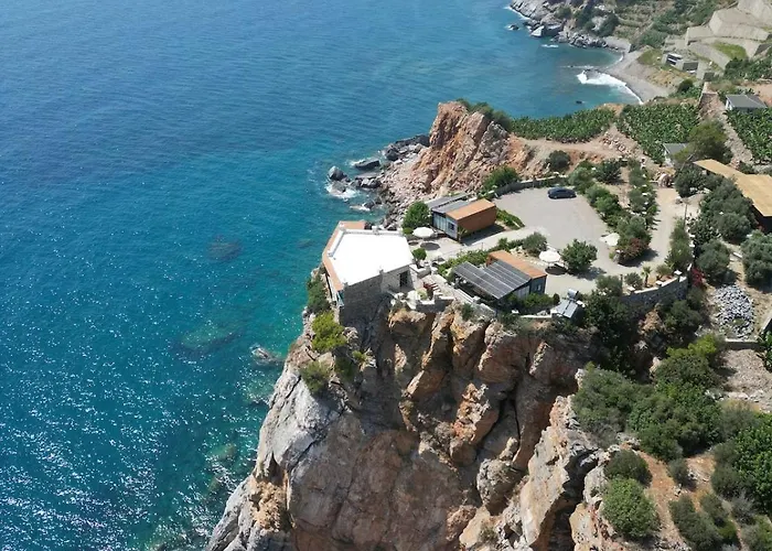 Beachfront Cliff House - Private * Αλάνια