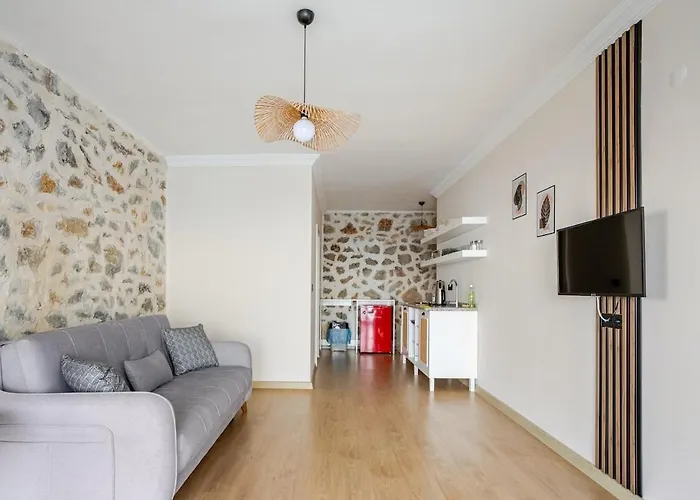 Beachfront Cliff House - Private Αλάνια