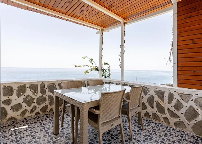 Σπίτι διακοπών Beachfront Cliff House - Private