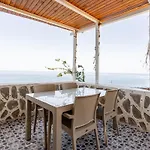 Prázdninový dům Beachfront Cliff House - Private