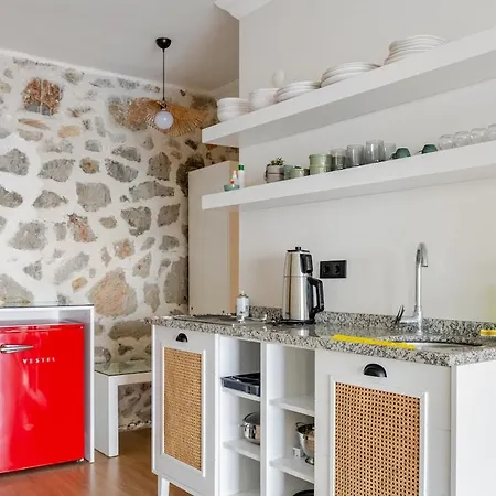 Beachfront Cliff House - Private