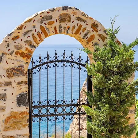 펜션 Beachfront Cliff House - Private