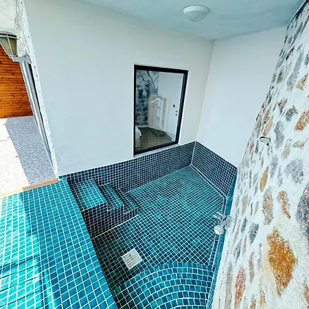 Beachfront Cliff House - Private