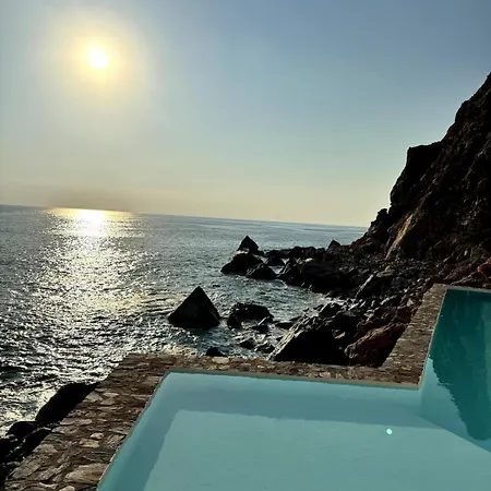 Beachfront Cliff House - Private 알란야