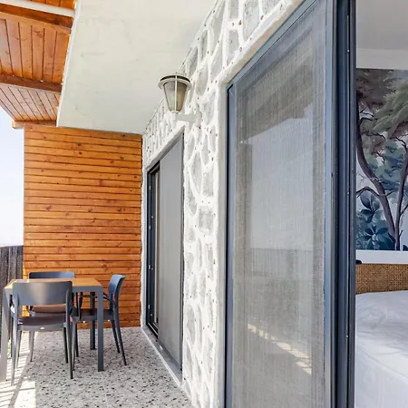 Beachfront Cliff House - Private 阿拉尼亚