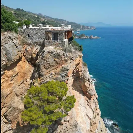 Beachfront Cliff House - Private 阿拉尼亚