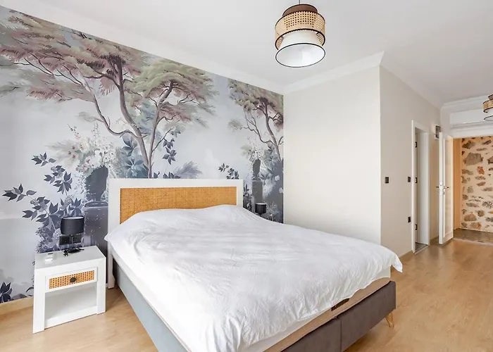 Beachfront Cliff House - Private Holiday home *