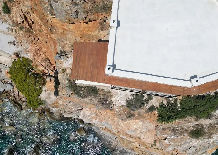 Beachfront Cliff House - Private *