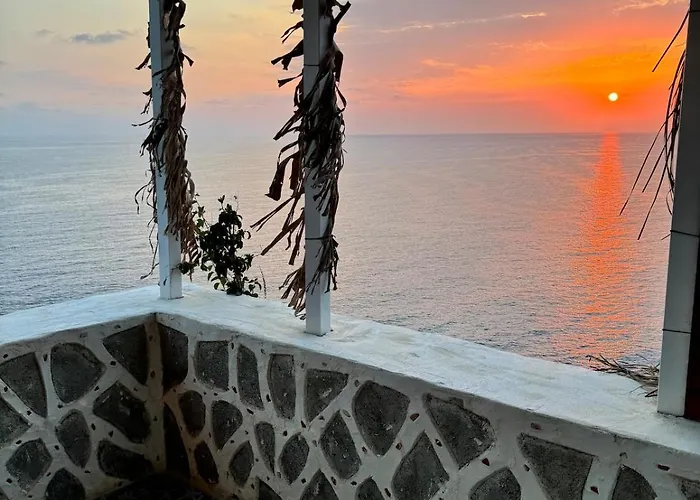 Beachfront Cliff House - Private *