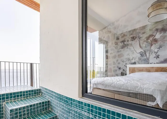 Beachfront Cliff House - Private Vakantiehuis *