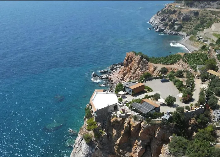 Beachfront Cliff House - Private *