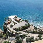 Beachfront Cliff House - Private 알란야