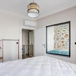Beachfront Cliff House - Private 알란야