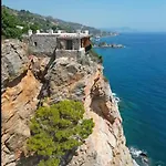 Beachfront Cliff House - Private 알란야