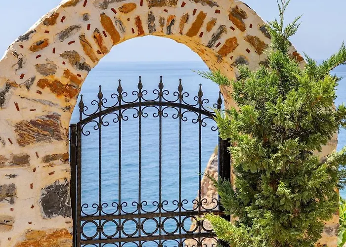 Holiday home Beachfront Cliff House - Private
