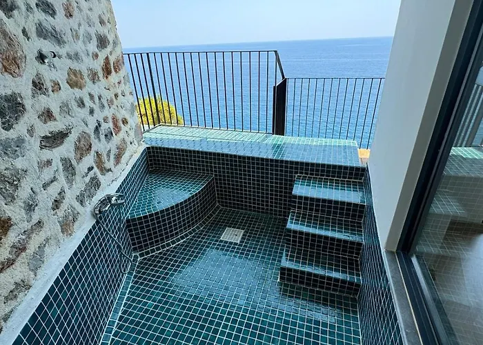 Holiday home Beachfront Cliff House - Private *